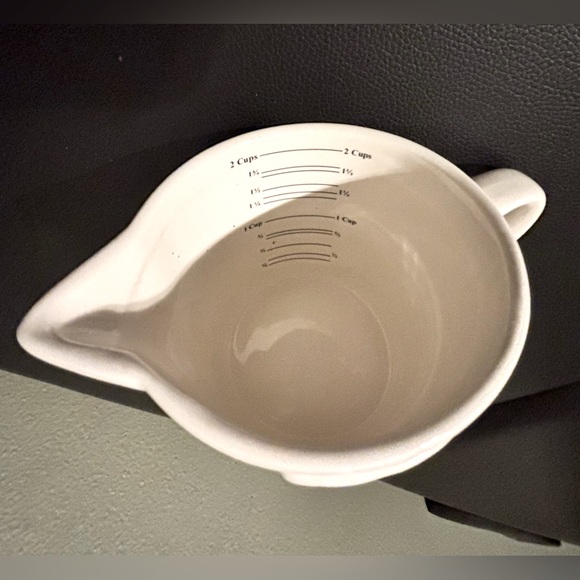 RARE :Crate & Barrel Spouted Measuring Cup - Picture 2 of 5